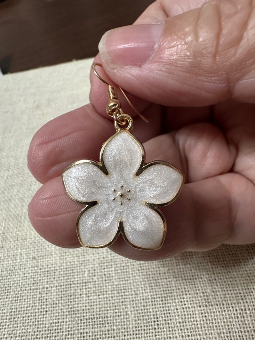 🧡White Enamel Gold-Trim Floral Drop Earrings🧡